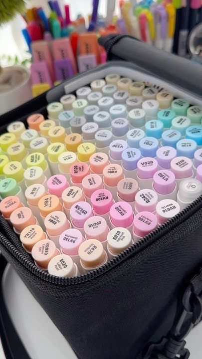 Set of 100 drawing pens